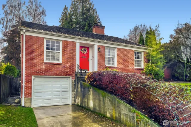 $4,800 | 3246 West Viewmont Way West, Seattle, WA 98199