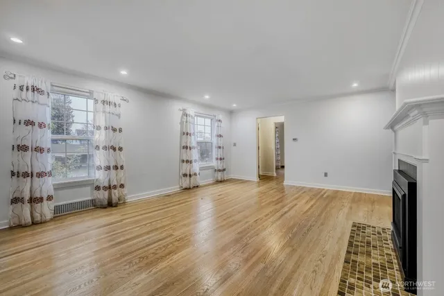 $4,800 | 3246 West Viewmont Way West, Seattle, WA 98199