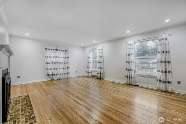 $4,800 | 3246 West Viewmont Way West, Seattle, WA 98199