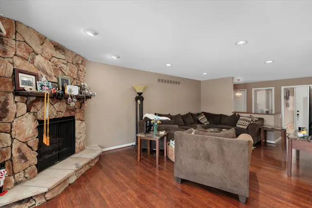 $345,000 | 4644 Laurel Club Circle, West Bloomfield, MI 48323