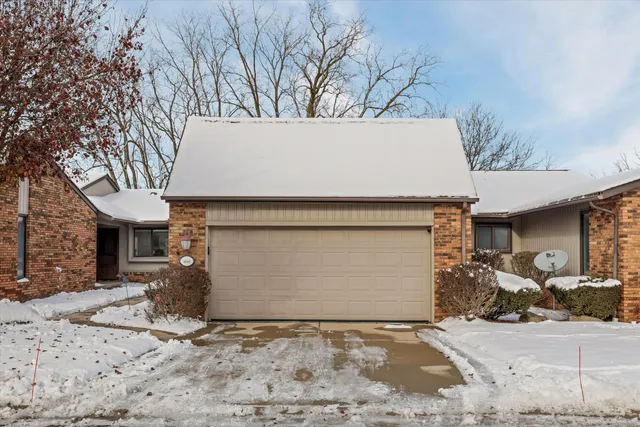 $345,000 | 4644 Laurel Club Circle, West Bloomfield, MI 48323