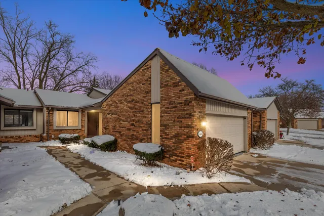 $345,000 | 4644 Laurel Club Circle, West Bloomfield, MI 48323