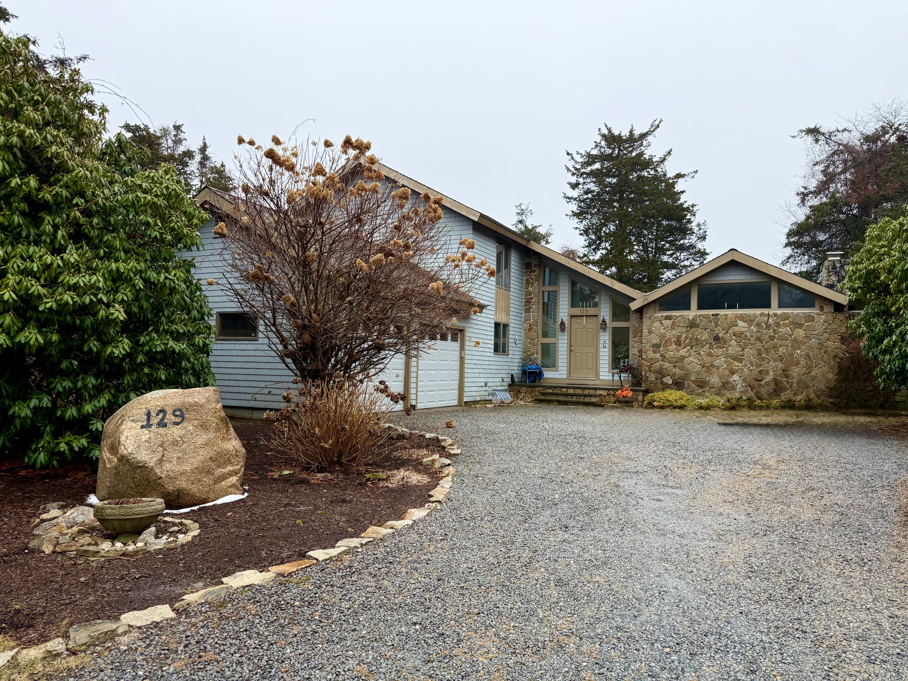 129 Colonial Way Falmouth, MA 02540 - Photo 2 of 46 Current