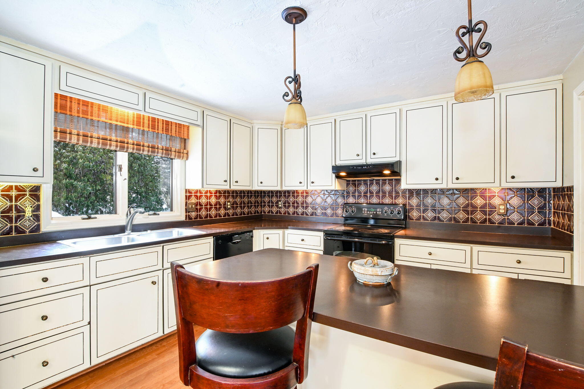 129 Colonial Way Falmouth, MA 02540 - Photo 21 of 46 Kitchen