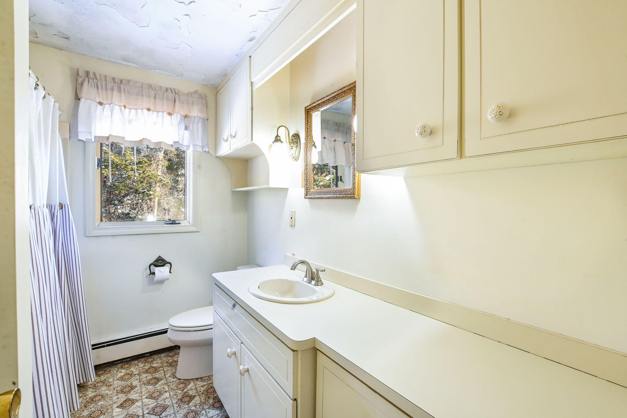 129 Colonial Way Falmouth, MA 02540 - Photo 28 of 47 2nd Floor Full Hall Bath