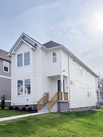 a view of front house with yard