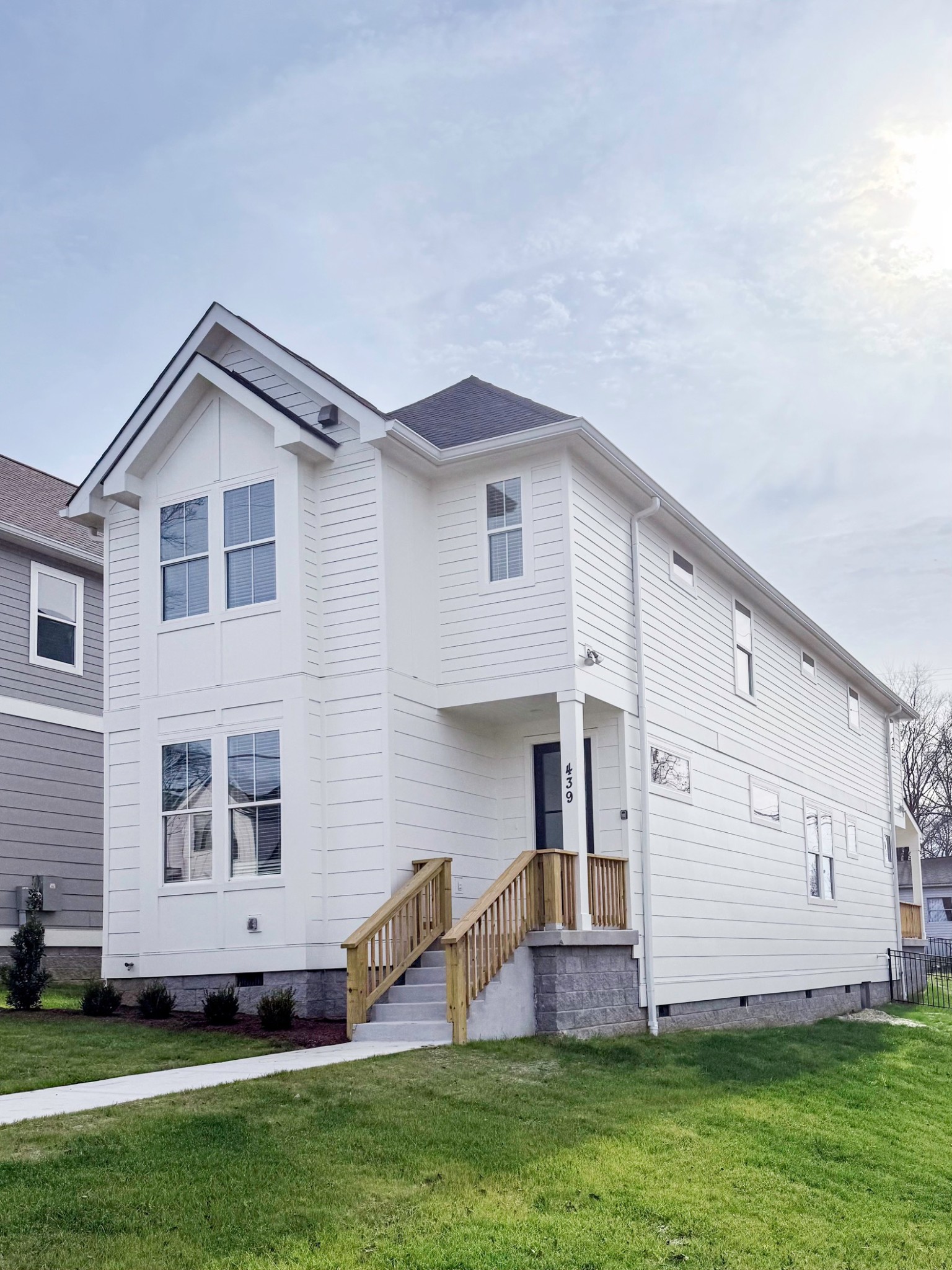 a view of front house with yard