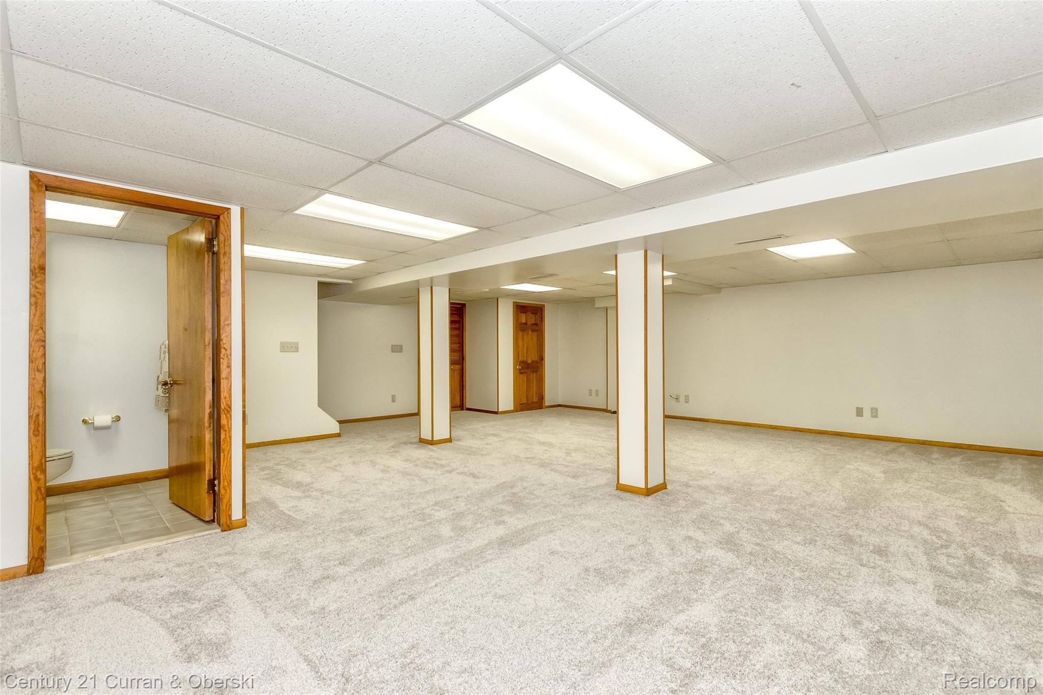 9048 Merriman Road Livonia, MI 48150 - Photo 22 of 35 22.jpg