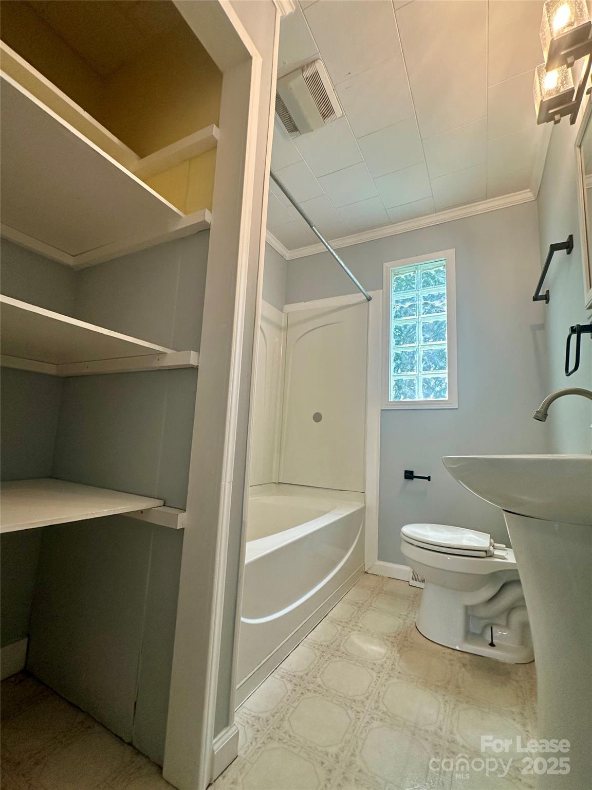 128 Market Road Mooresville, NC 28115 - Photo 18 of 20 a bathroom with a toilet and a bathtub
