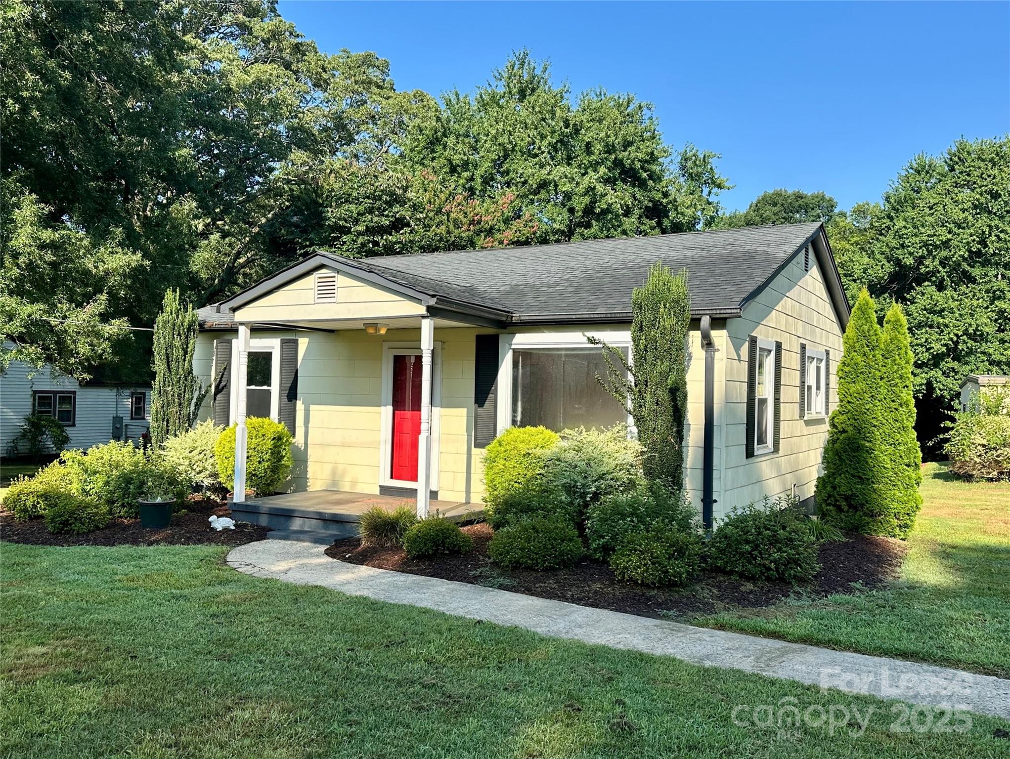 128 Market Road Mooresville, NC 28115 - Photo 2 of 20 a front view of a house with garden