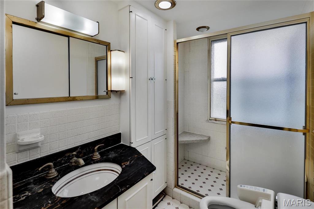 710 South Hanley Road, Unit 18A Clayton, MO 63105 - Photo 15 of 23 Gallery Image 15