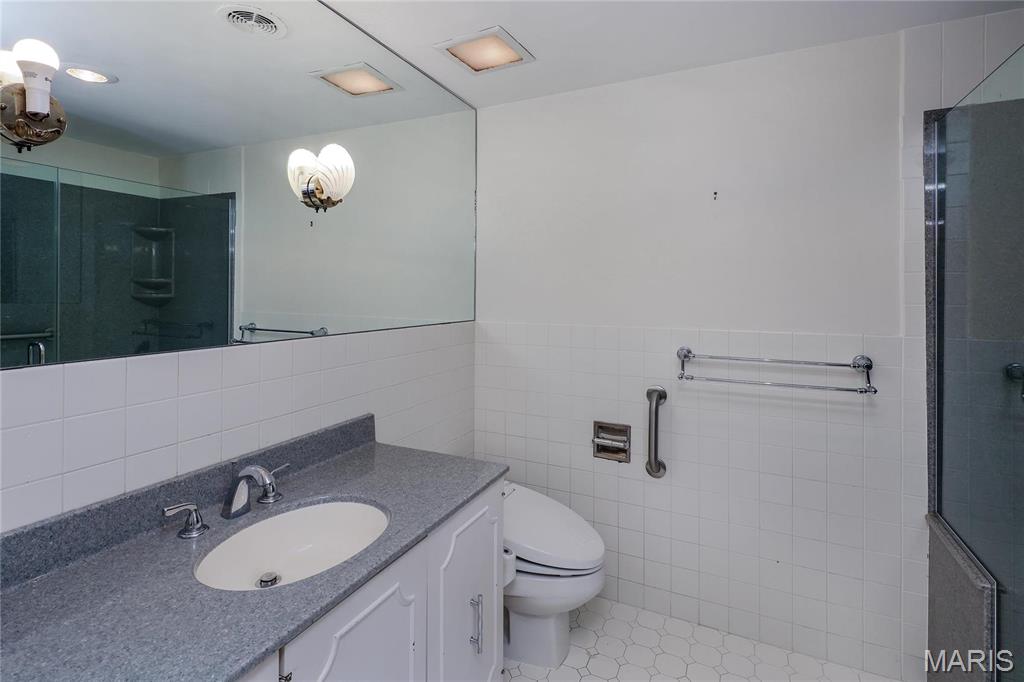 710 South Hanley Road, Unit 18A Clayton, MO 63105 - Photo 17 of 23 Gallery Image 17