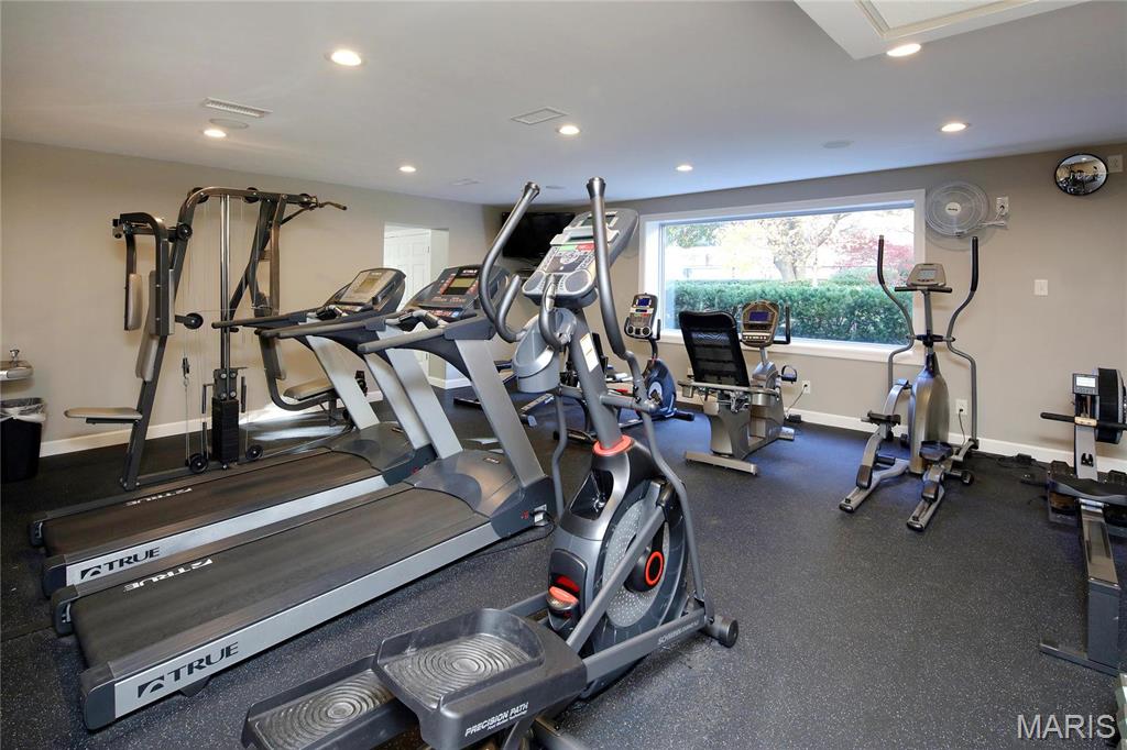 710 South Hanley Road, Unit 18A Clayton, MO 63105 - Photo 5 of 23 Gallery Image 5