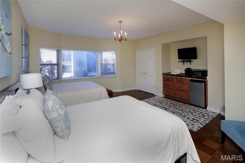 710 South Hanley Road, Unit 18A Clayton, MO 63105 - Photo 6 of 23 Gallery Image 6