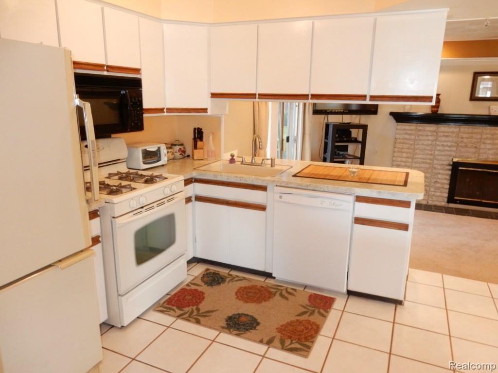 14212 Martin Road Warren, MI 48088 - Photo 11 of 18 1 REMODELED KITCHEN (1).jpg