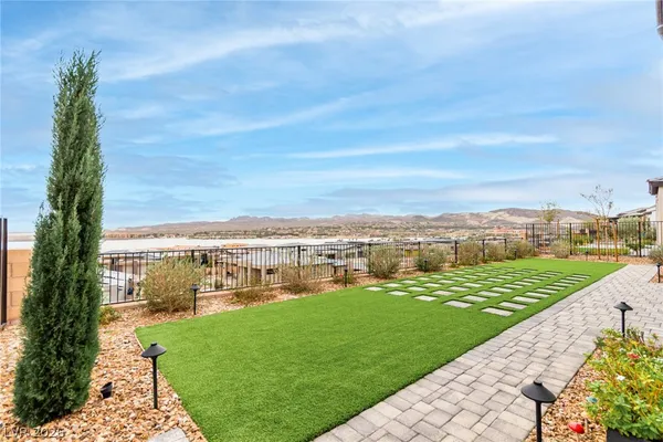 $1,295,000 | 100 Water Cliff Lane, Henderson, NV 89011