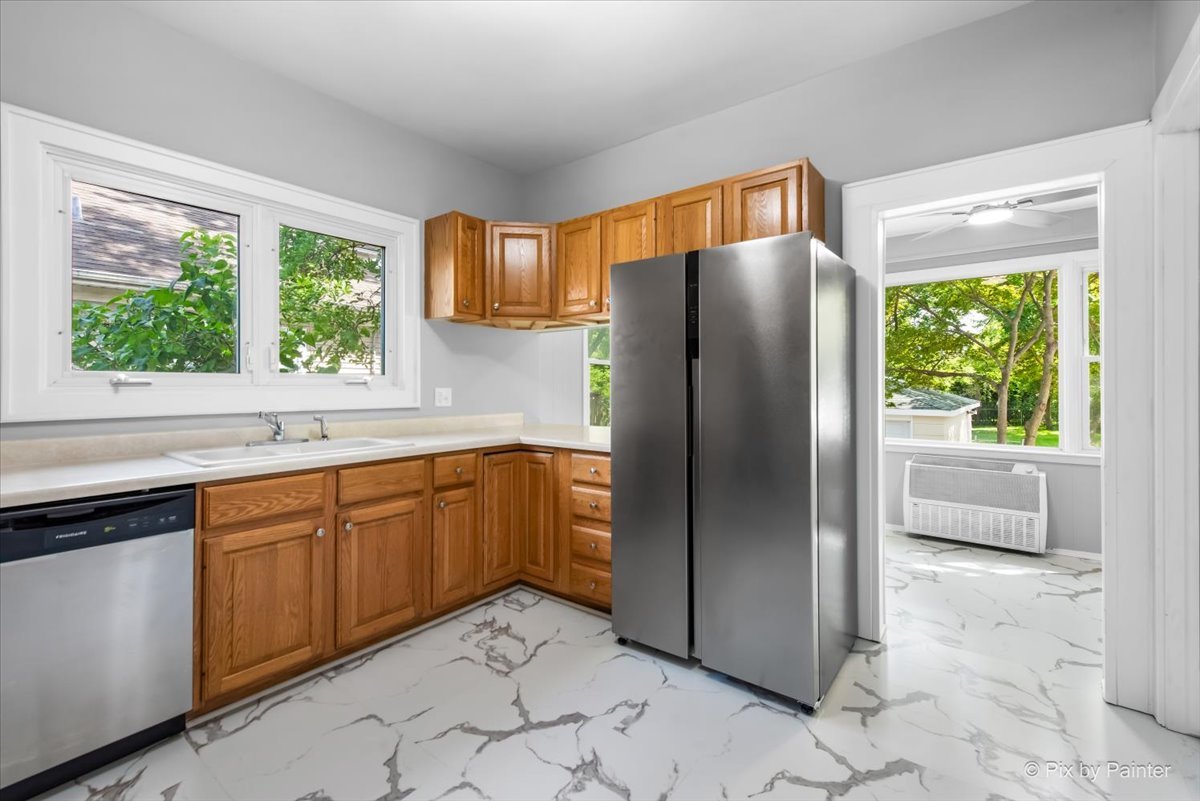 1725 Cedar Road Homewood, IL 60430 - Photo 7 of 29