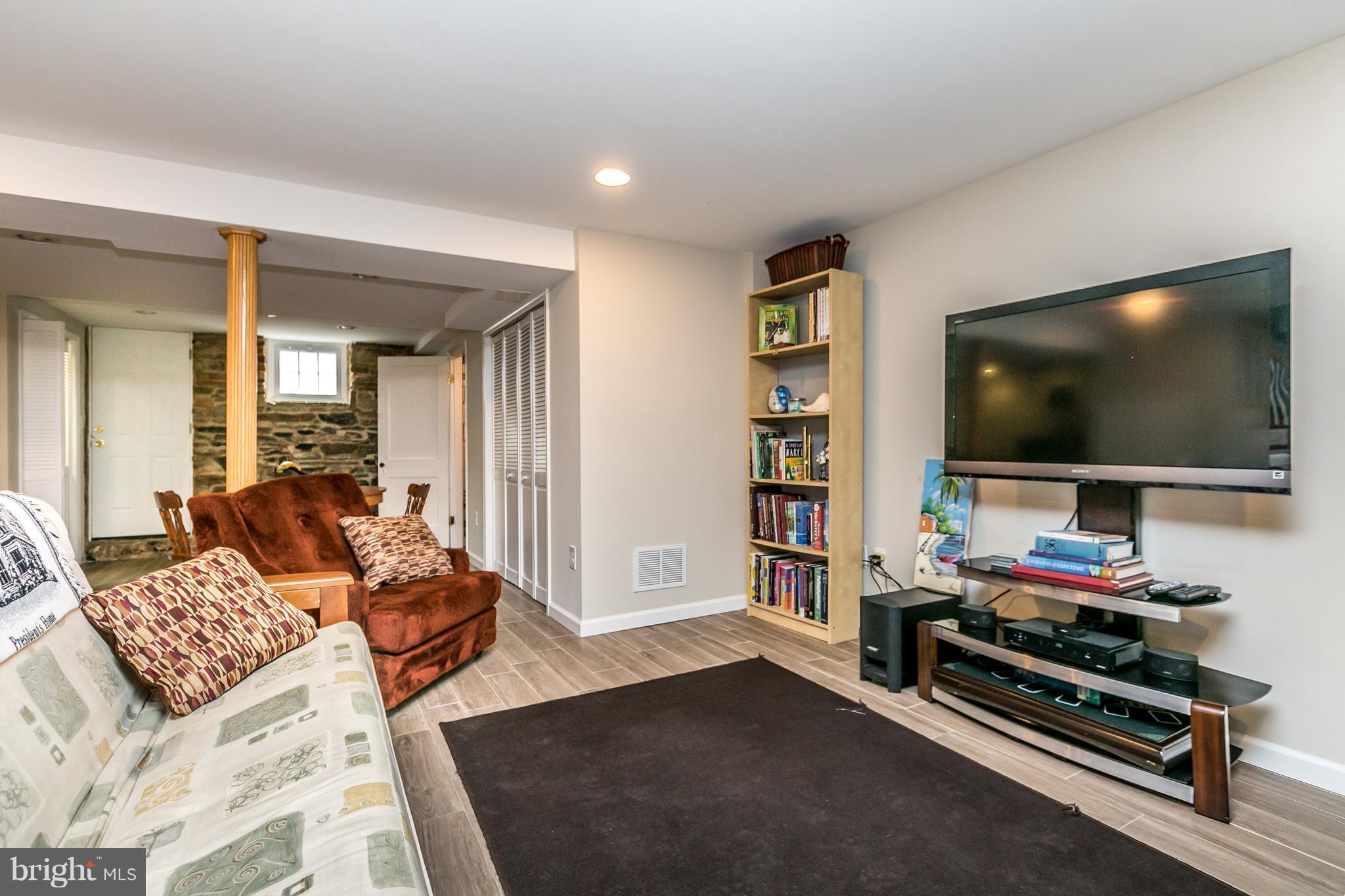 215 Dumbarton Road Baltimore, MD 21212 - Photo 24 of 30 a living room with furniture and a flat screen tv