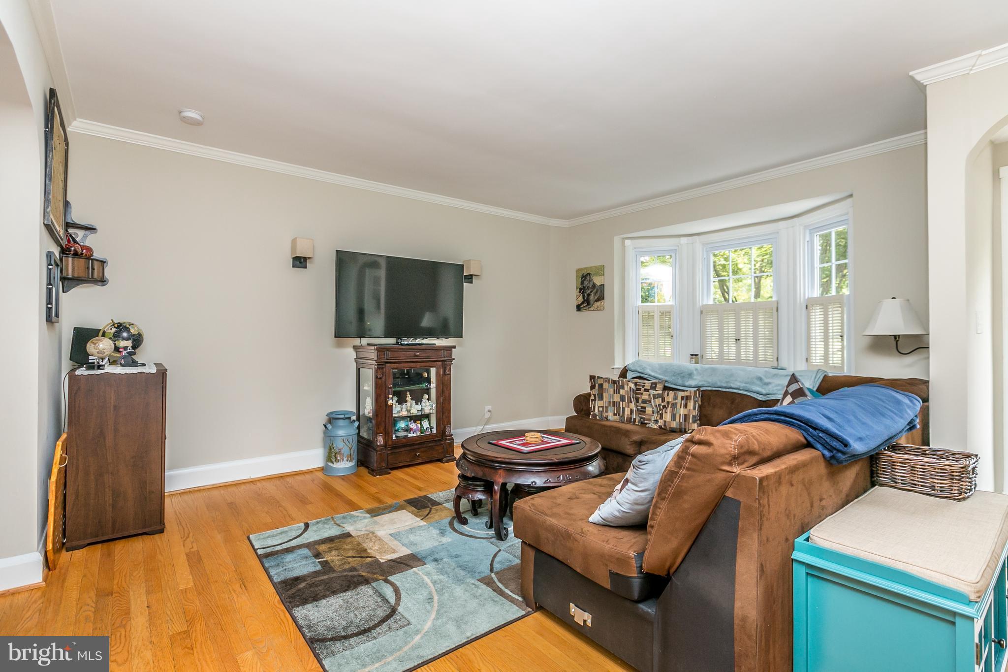 215 Dumbarton Road Baltimore, MD 21212 - Photo 4 of 30 a living room with furniture and a flat screen tv