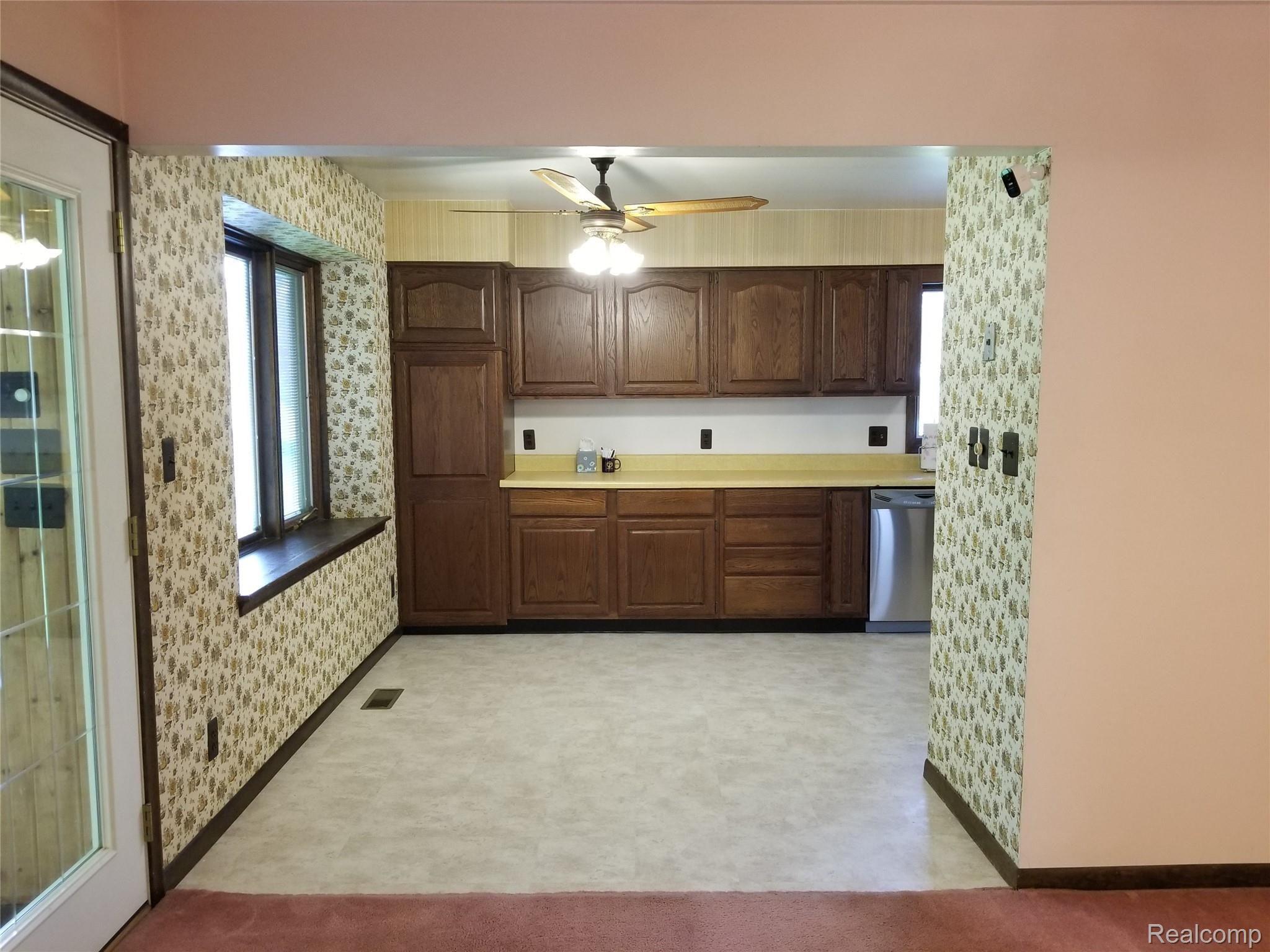 16300 Hannan Road Romulus, MI 48174 - Photo 11 of 23 20200516_110314.jpg