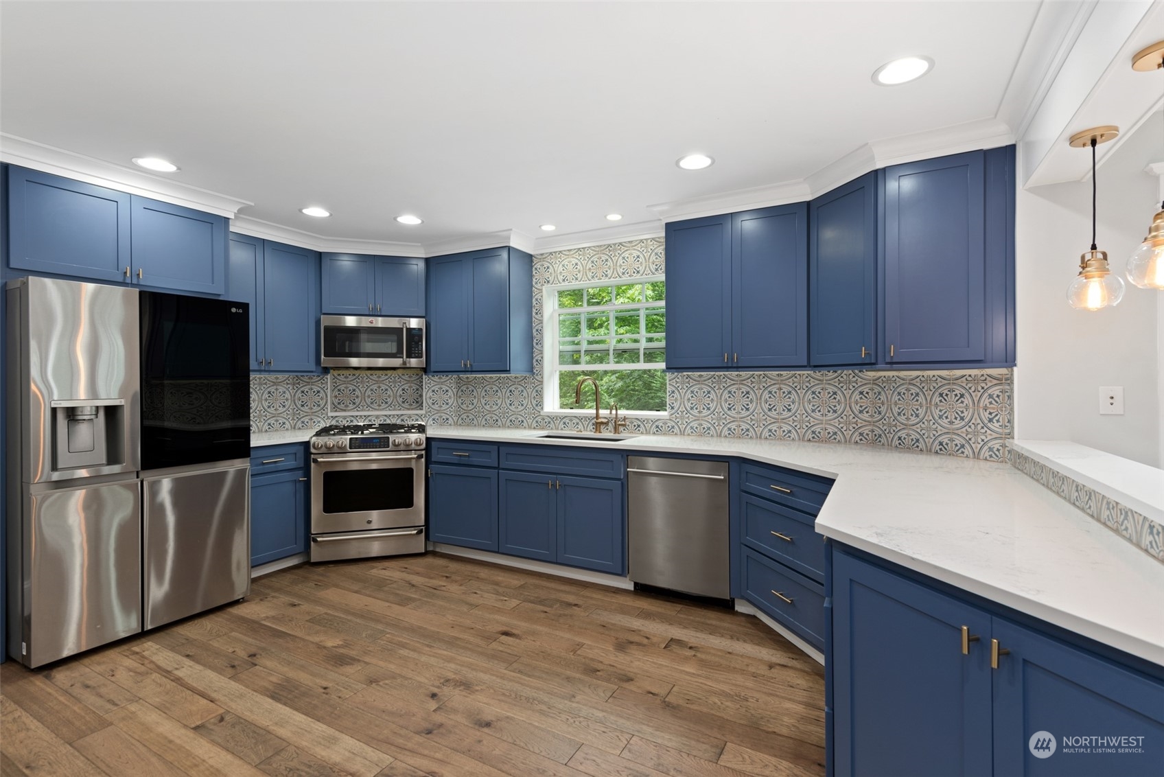 4606 Southwest Maple Way Seattle, WA 98136 - Photo 2 of 37 Gallery Image 2