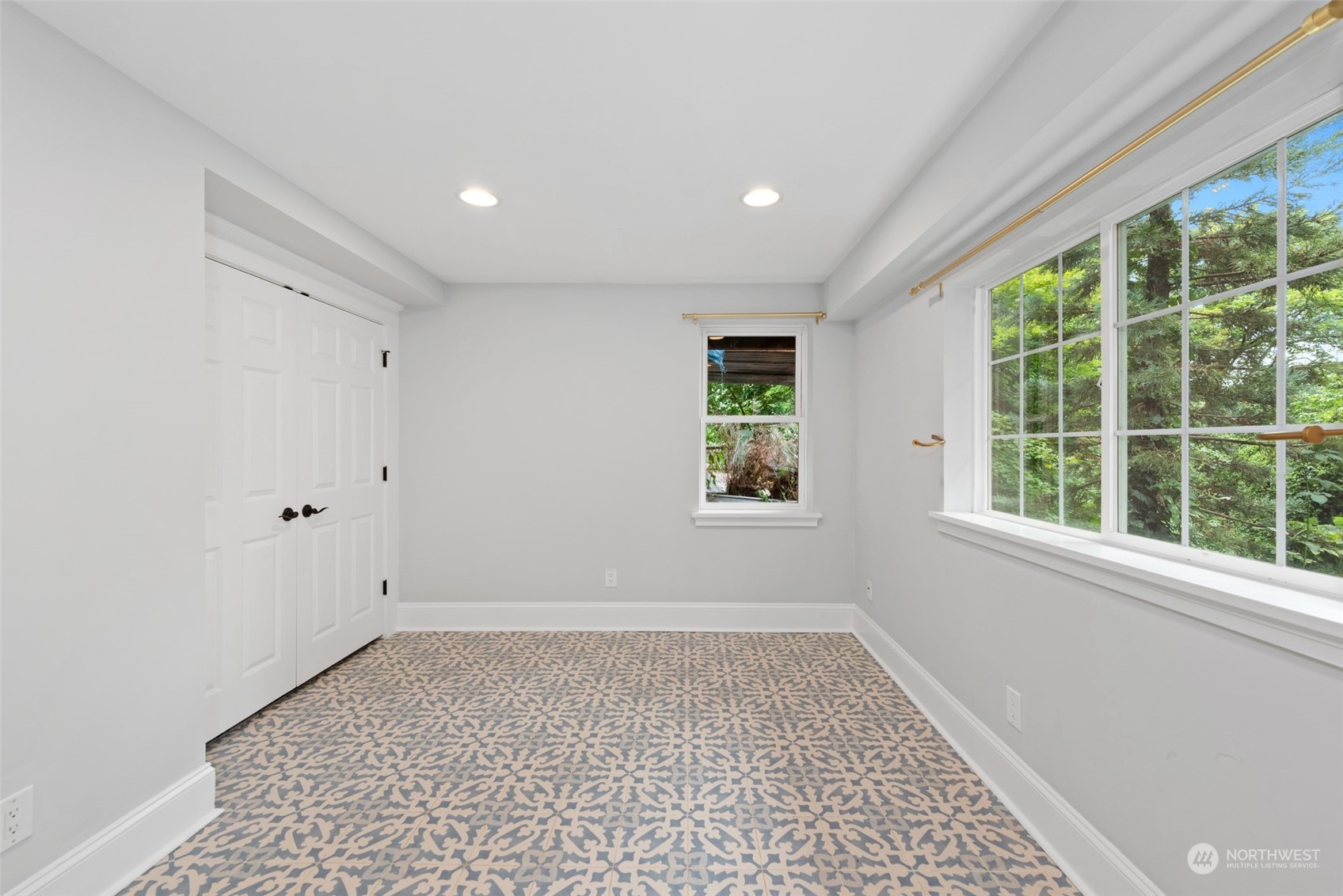 4606 Southwest Maple Way Seattle, WA 98136 - Photo 31 of 37 Gallery Image 31
