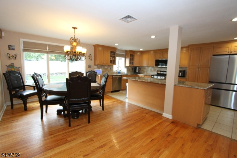 7 Stuart Street Waldwick, NJ 07463 - Photo 12 of 49