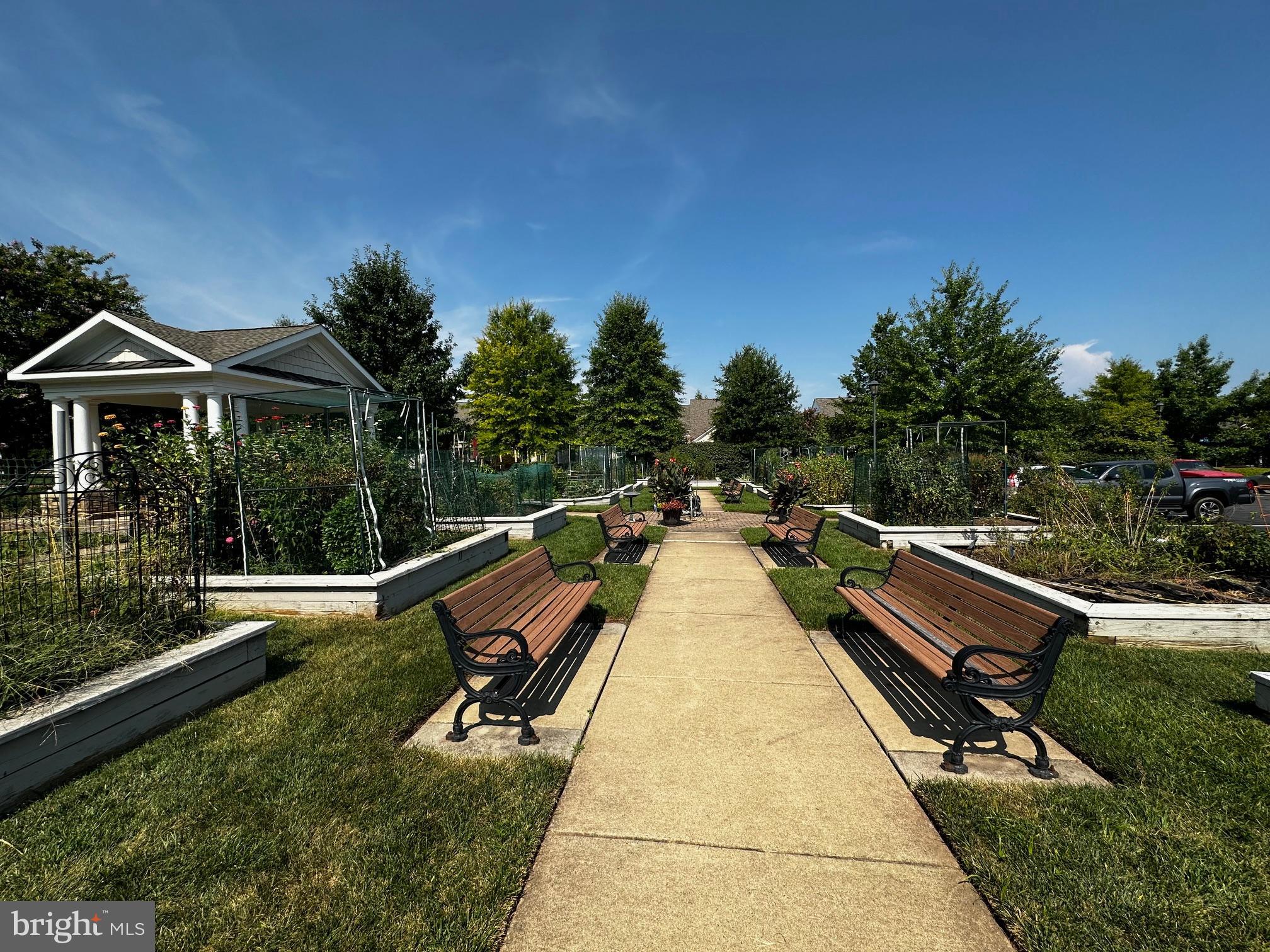 20655 Hope Spring Terrace, Unit 104 Ashburn, VA 20147 - Photo 28 of 40 Garding Area