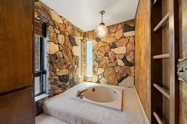 $805,000 | 1901 Wyehka Way, Mount Shasta, CA 96067