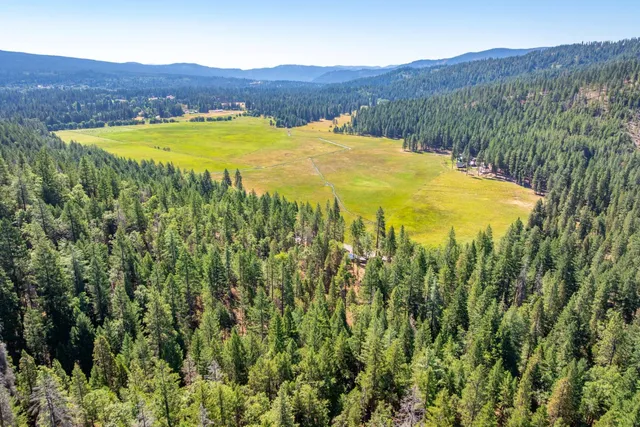 $805,000 | 1901 Wyehka Way, Mount Shasta, CA 96067