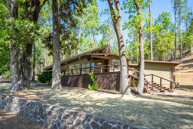 $805,000 | 1901 Wyehka Way, Mount Shasta, CA 96067