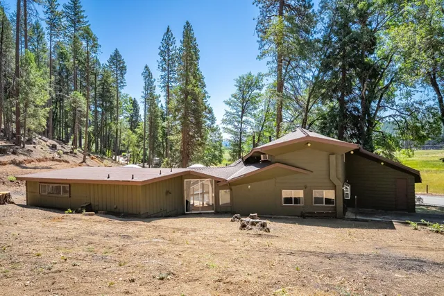 $805,000 | 1901 Wyehka Way, Mount Shasta, CA 96067