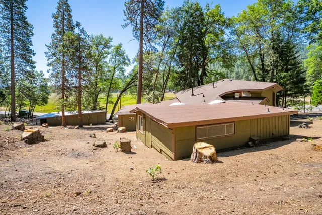 $805,000 | 1901 Wyehka Way, Mount Shasta, CA 96067