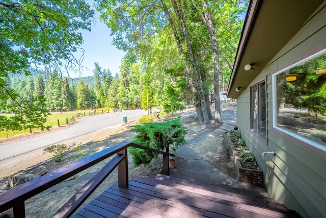 $805,000 | 1901 Wyehka Way, Mount Shasta, CA 96067