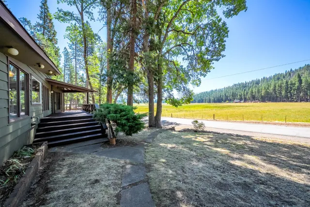 $805,000 | 1901 Wyehka Way, Mount Shasta, CA 96067