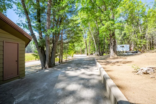 $805,000 | 1901 Wyehka Way, Mount Shasta, CA 96067