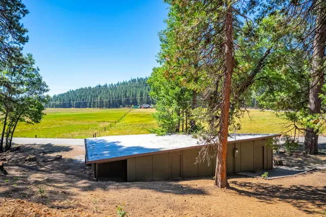 $805,000 | 1901 Wyehka Way, Mount Shasta, CA 96067