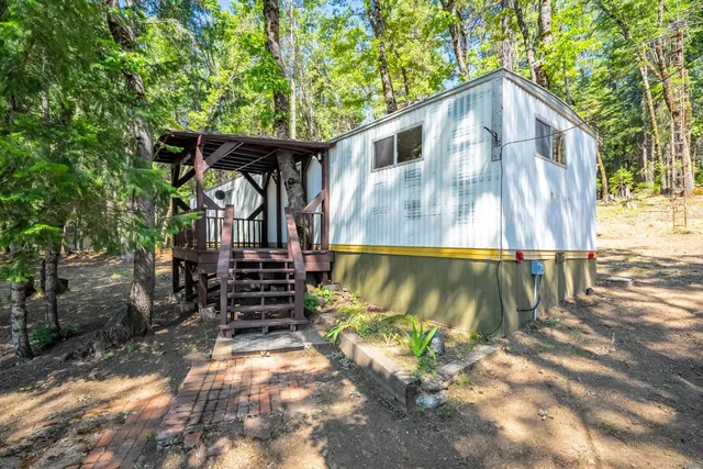 $805,000 | 1901 Wyehka Way, Mount Shasta, CA 96067