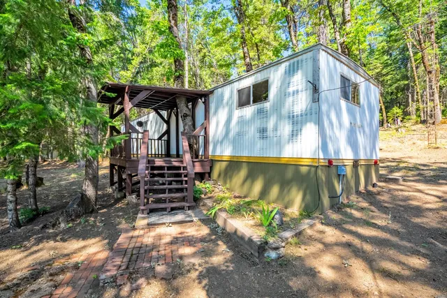 $805,000 | 1901 Wyehka Way, Mount Shasta, CA 96067