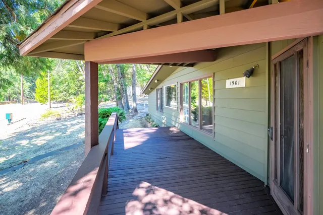 $805,000 | 1901 Wyehka Way, Mount Shasta, CA 96067