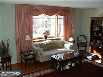 11743 Brandon Road Philadelphia, PA 19154 - Photo 2 of 12 Living Room