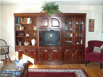 11743 Brandon Road Philadelphia, PA 19154 - Photo 3 of 12 Living Room