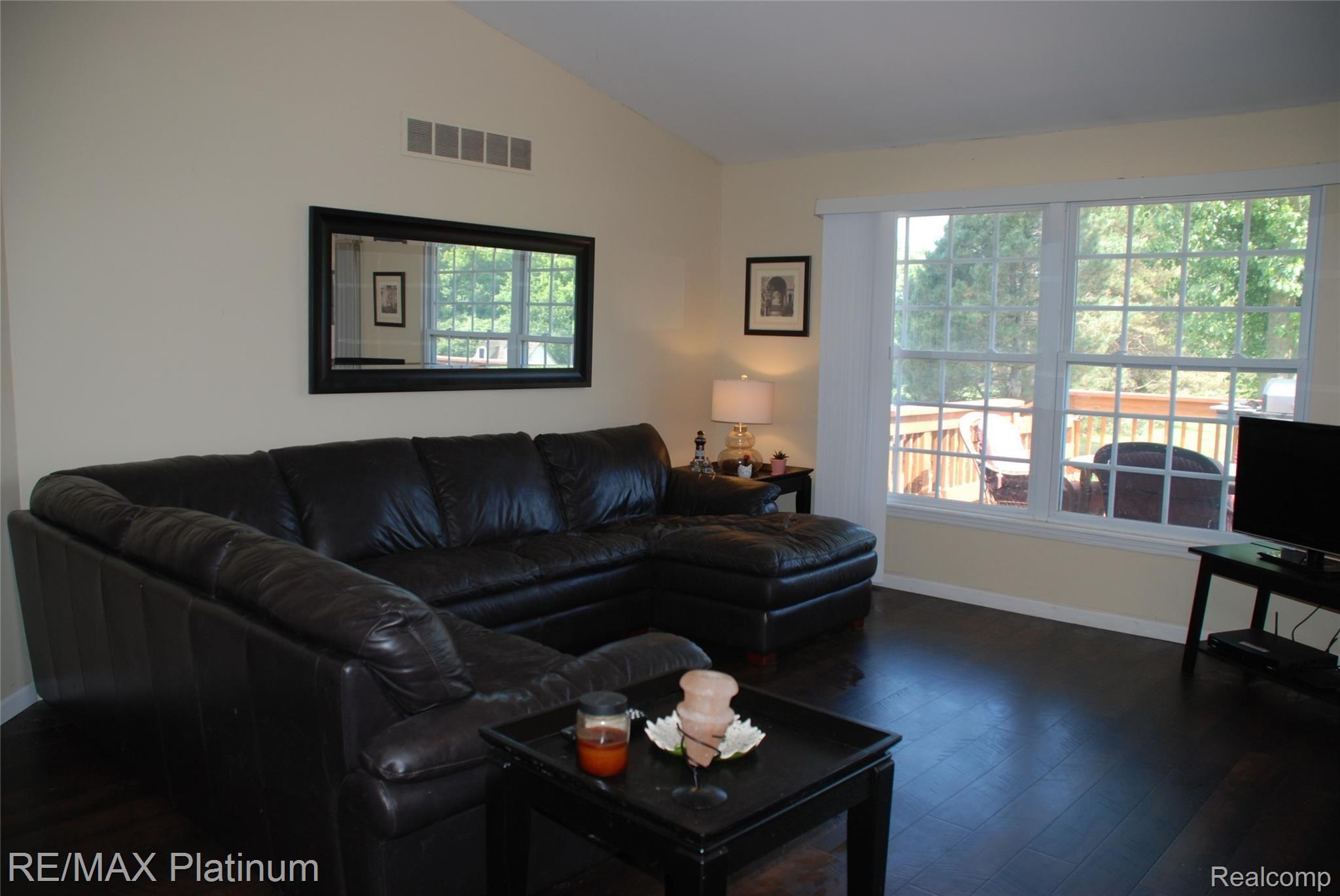 6420 Woodbrook Road Linden, MI 48451 - Photo 3 of 32 DSC_1039.JPG