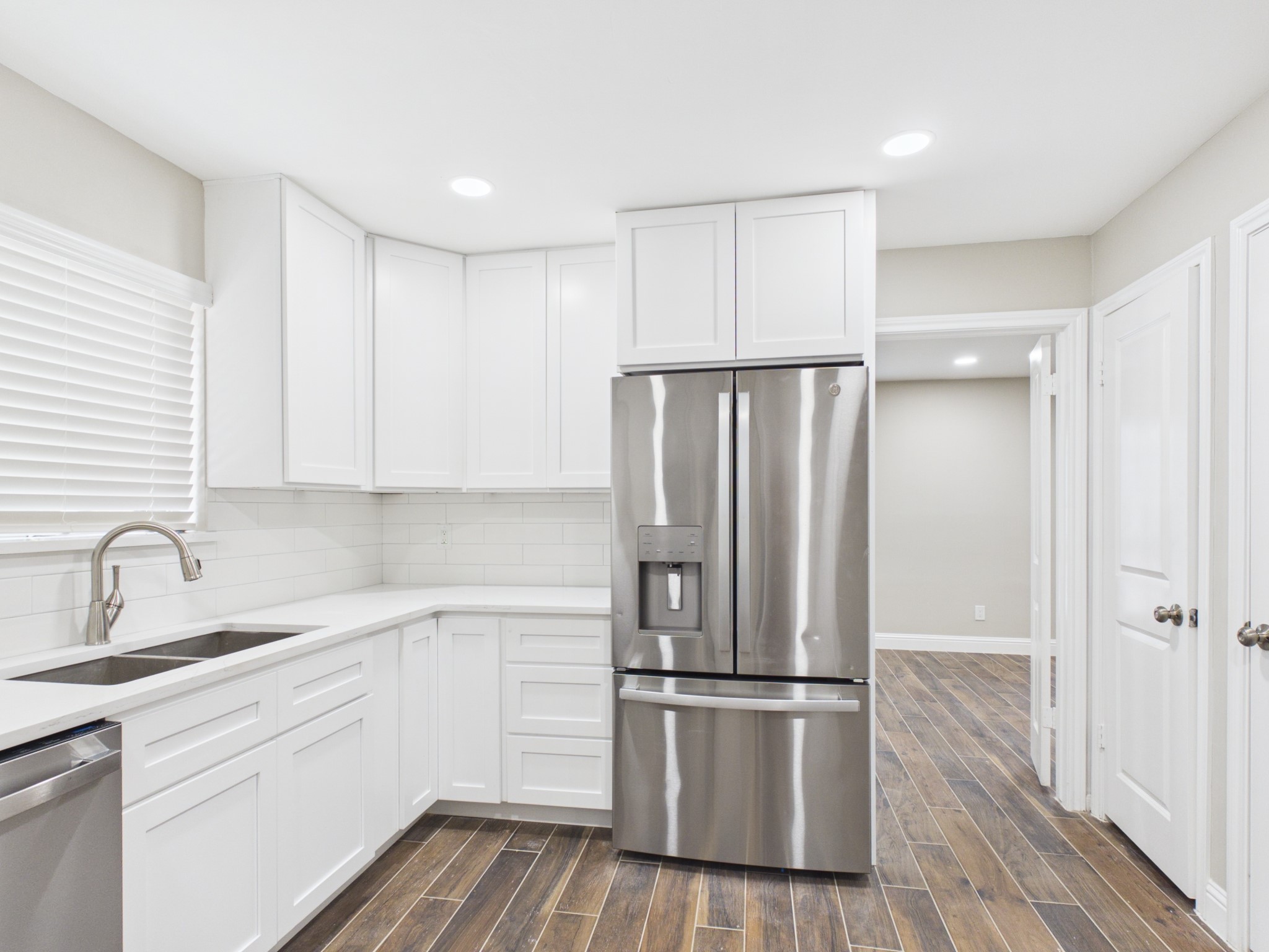 7903 Secretariat Lane Houston, TX 77071 - Photo 5 of 36 kitchen with new appliances