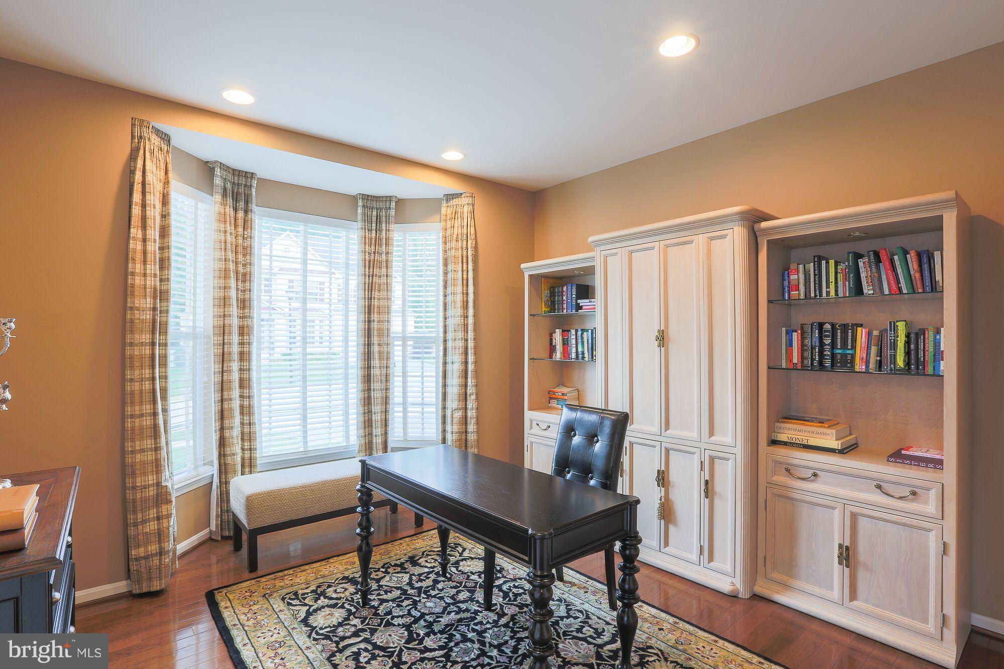 6524 Pebble Brooke Road Baltimore, MD 21209 - Photo 10 of 20 a living room with furniture a rug and a bookshelf