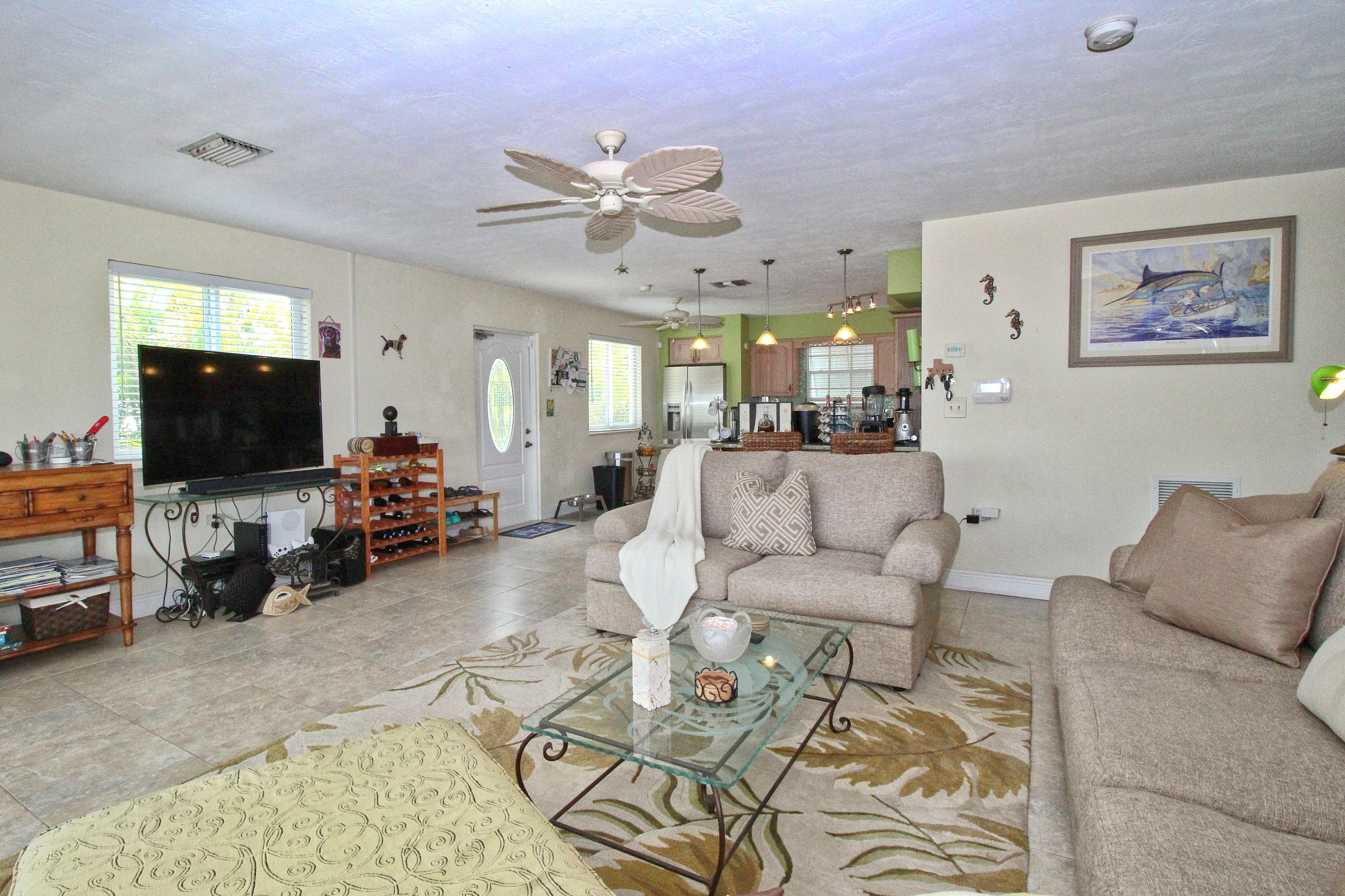 558 Sombrero Beach Road Marathon, FL 33050 - Photo 19 of 55 Living Room