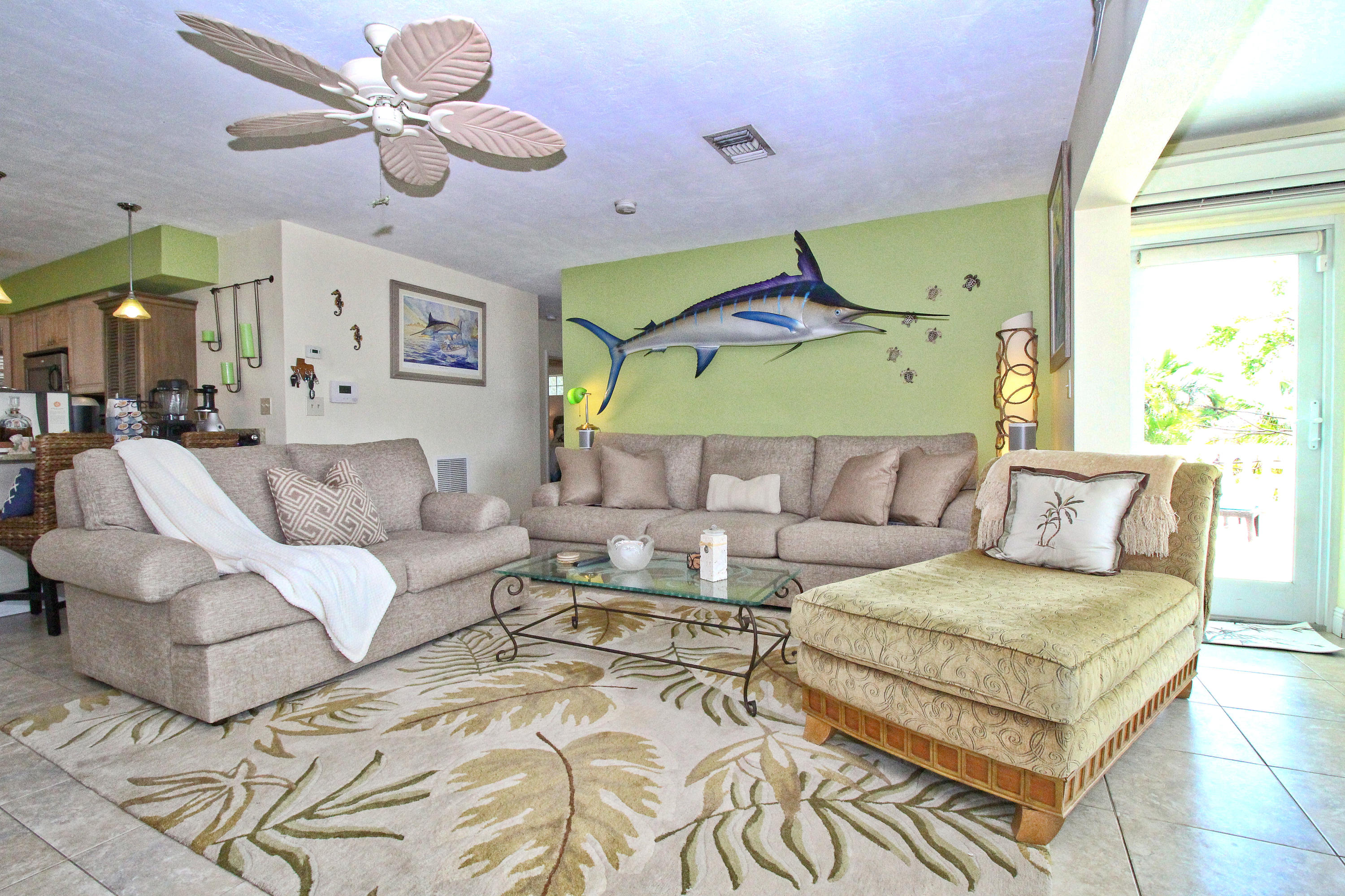 558 Sombrero Beach Road Marathon, FL 33050 - Photo 21 of 55 Living