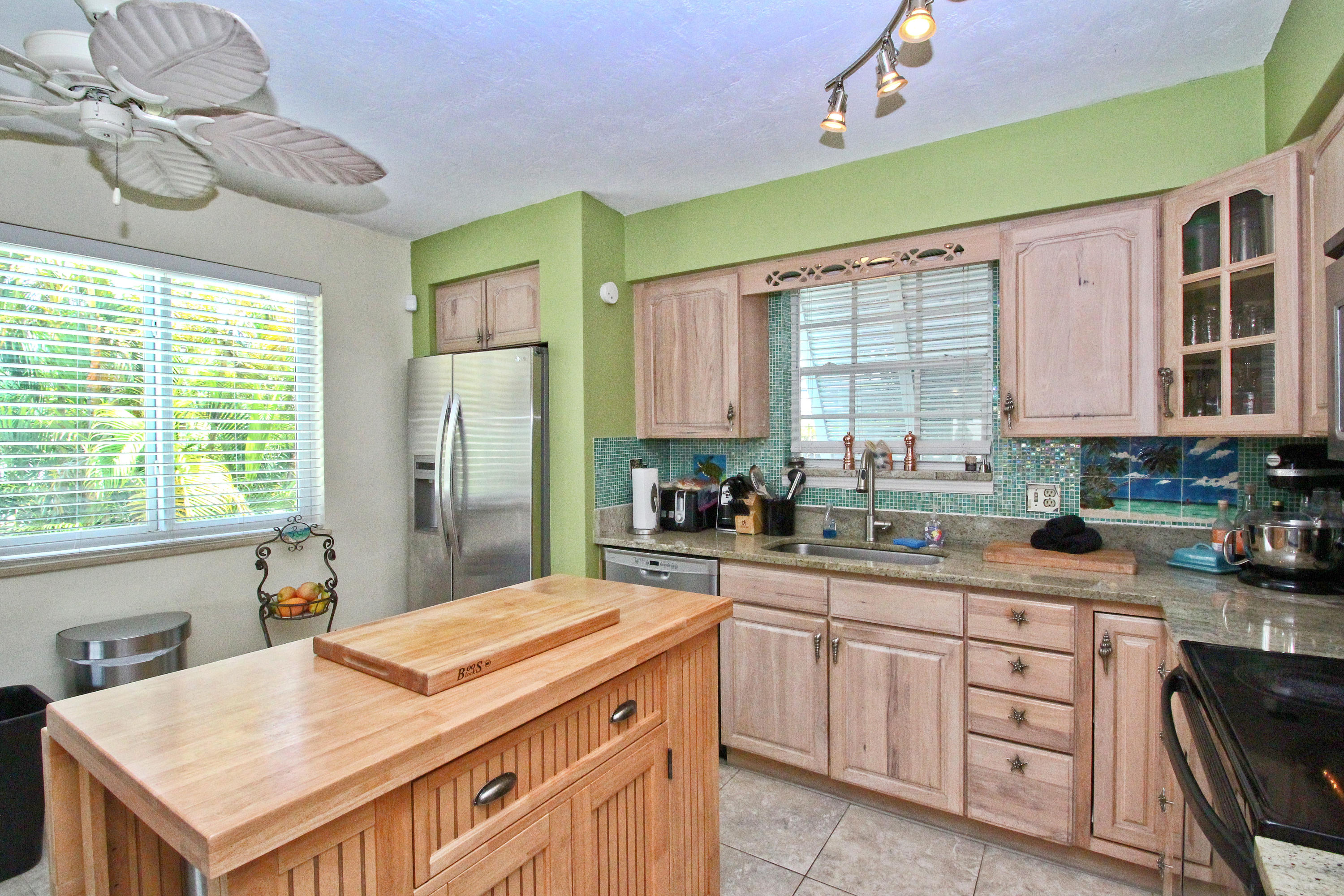 558 Sombrero Beach Road Marathon, FL 33050 - Photo 25 of 55 Kitchen