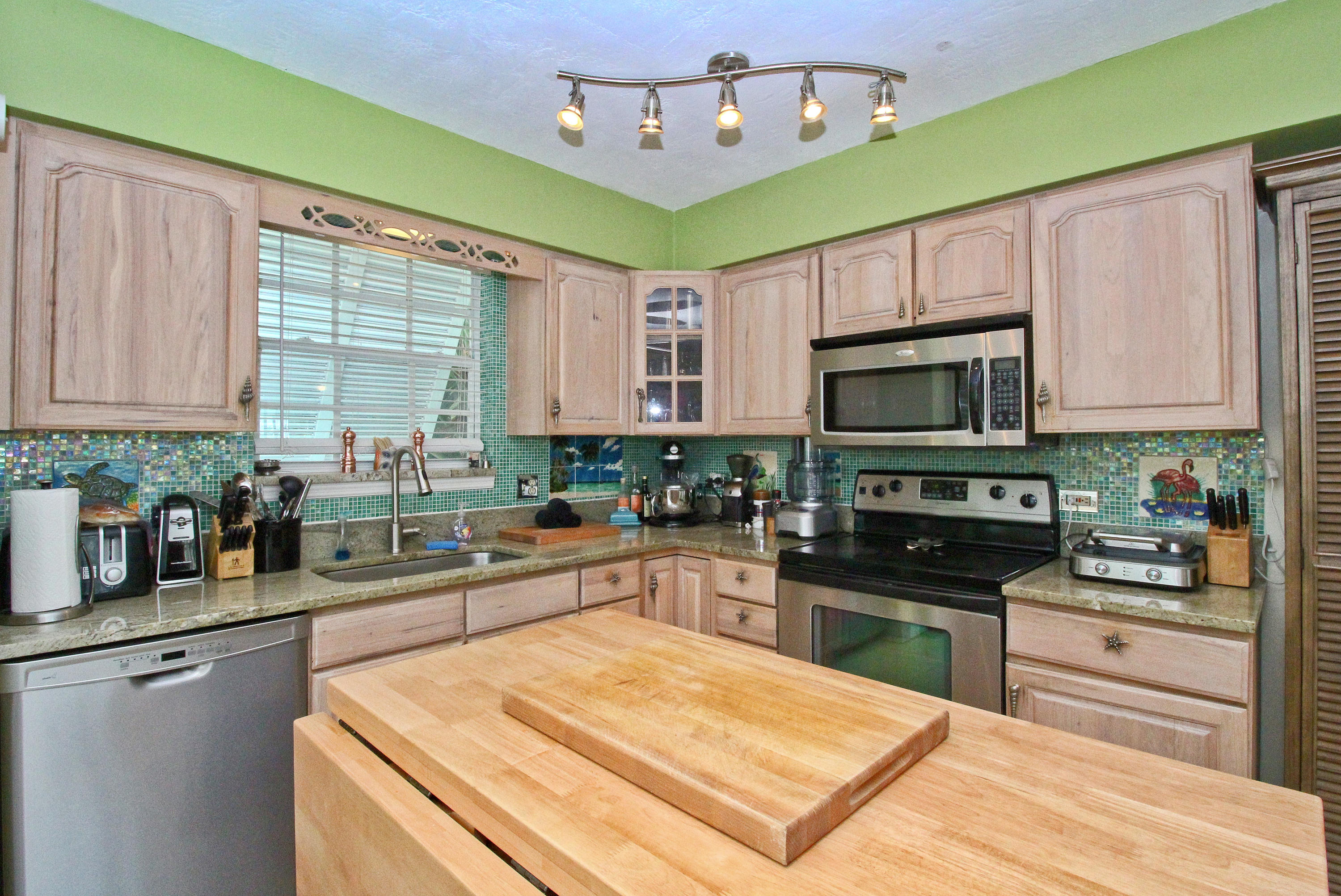 558 Sombrero Beach Road Marathon, FL 33050 - Photo 27 of 55 Kitchen