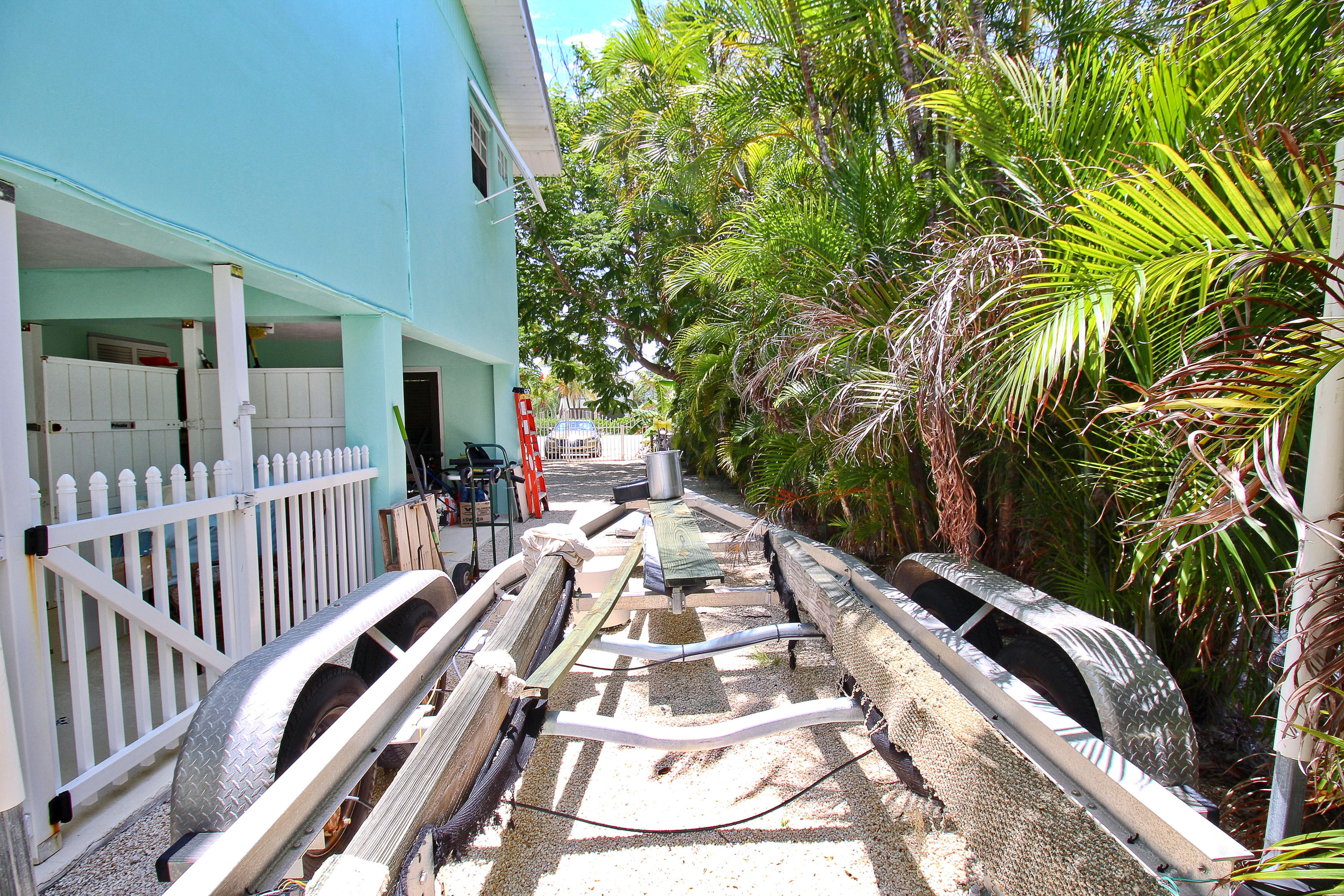 558 Sombrero Beach Road Marathon, FL 33050 - Photo 43 of 55 Side of Home- Trailer Parking